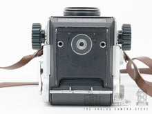 Afbeelding in Gallery-weergave laden, Mamiya C3 + Sekor 80mm 2.8 blue dot

