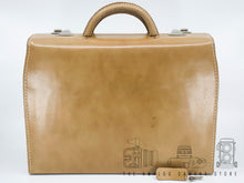 Afbeelding in Gallery-weergave laden, Hasselblad tan camera case for V system
