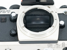 Afbeelding in Gallery-weergave laden, Nikon F3/T HP Champagne + MD-4 Motordrive
